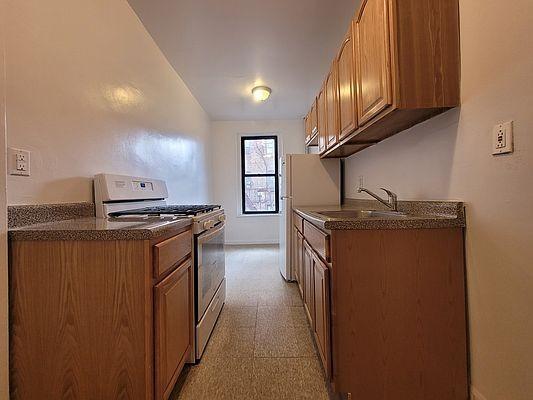 Building Photo - 1 bedroom in BRONX NY 10456