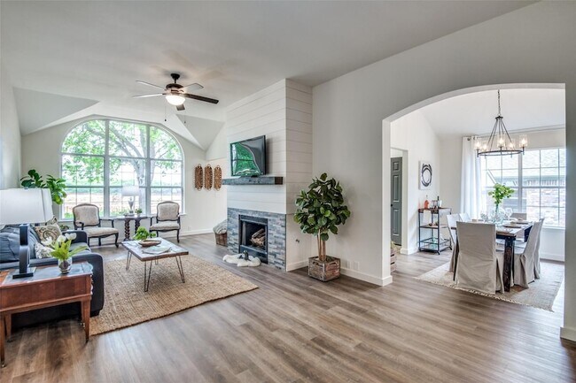 Building Photo - 759 Winding Oak Bend