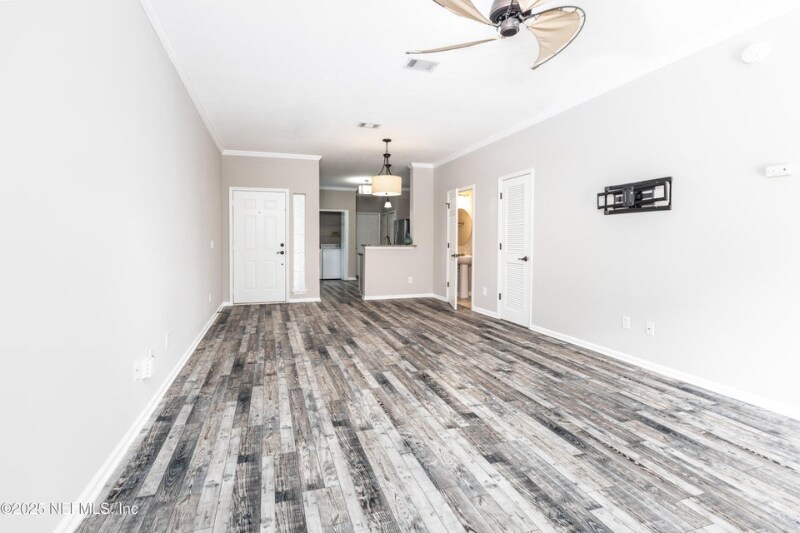 Building Photo - 230 Scrub Jay Dr