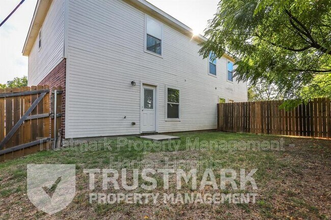Building Photo - 101 Kings Ct