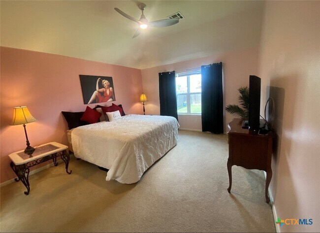 Building Photo - 5704 Meadow Wood Dr