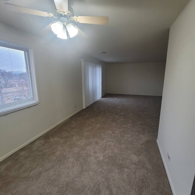 Building Photo - 9937 S Cicero Ave