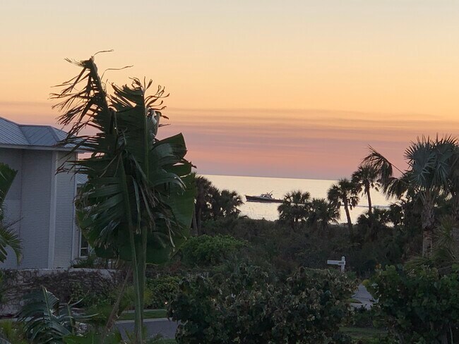 Building Photo - 701 S Harbor Dr