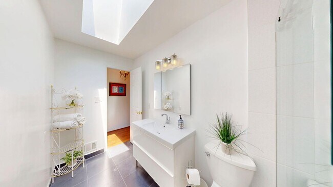 Building Photo - 317 Springvale Rd