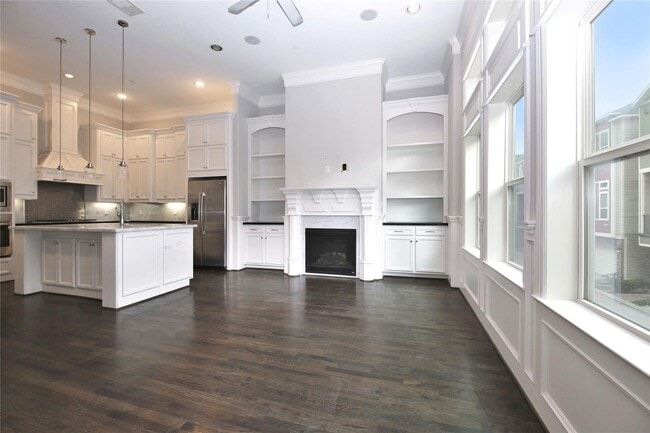 Building Photo - 2114 Bidwell Dr