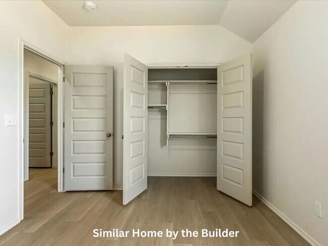 Building Photo - Move-In Ready 2-Bed Home | Garage + Pet Friendly