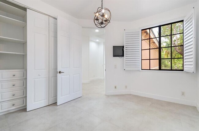 Building Photo - 2604 Center Ct Dr