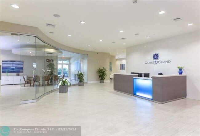 Building Photo - 987 SW 37th Ave