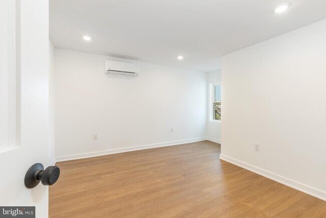 Building Photo - 1134 Pine St