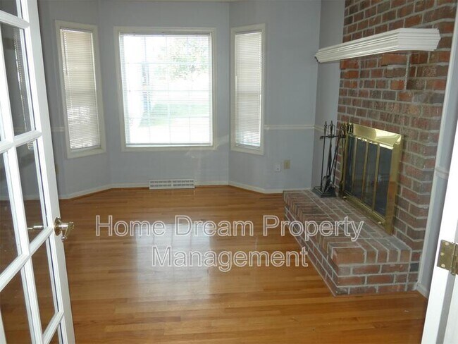 Building Photo - 2623 Van Buren St