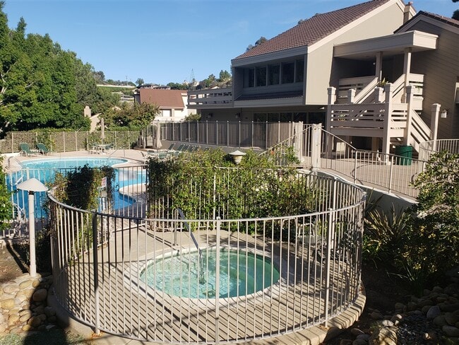 Building Photo - 4360 Caminito Pintoresco