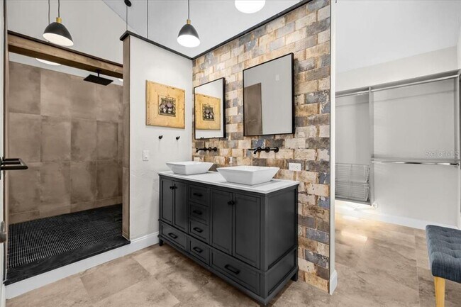 Building Photo - 2327 4th Ave N