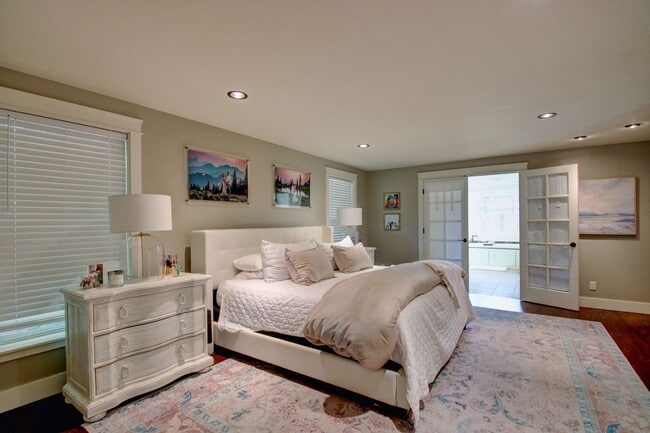 Building Photo - 3 Bedroom, 2.5 Home. Available NOW!!!!