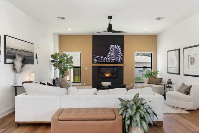 Building Photo - 223 Golden Bear Dr