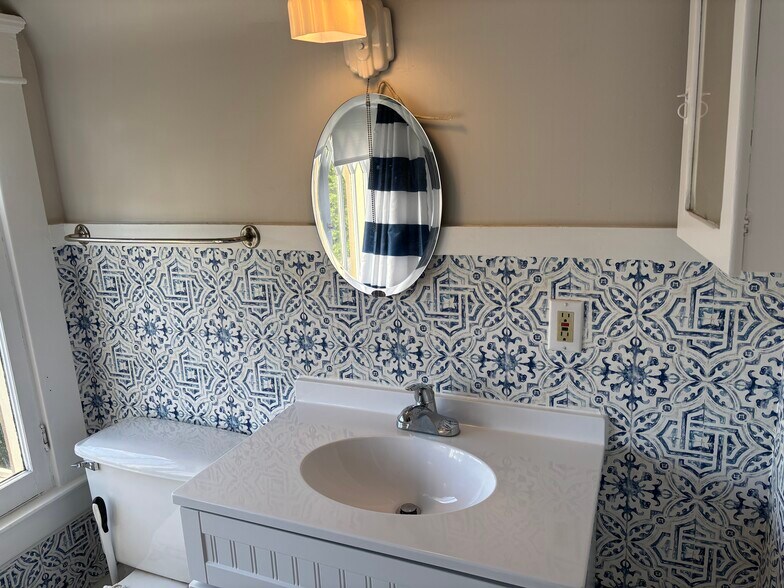 Newly renovated bathroom - 1528 Quarrier St