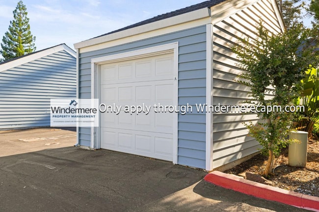 Building Photo - Beautiful Townhome in Orangvale