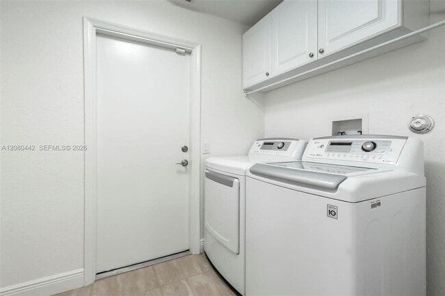 Building Photo - 171 SW 101st Ave