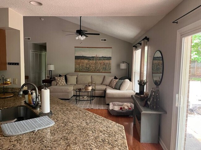 Building Photo - Knoxville 37922, 3 bedroom, 2 bath home with a lot of storage - Call Susan Niedergeses (865) 300-...