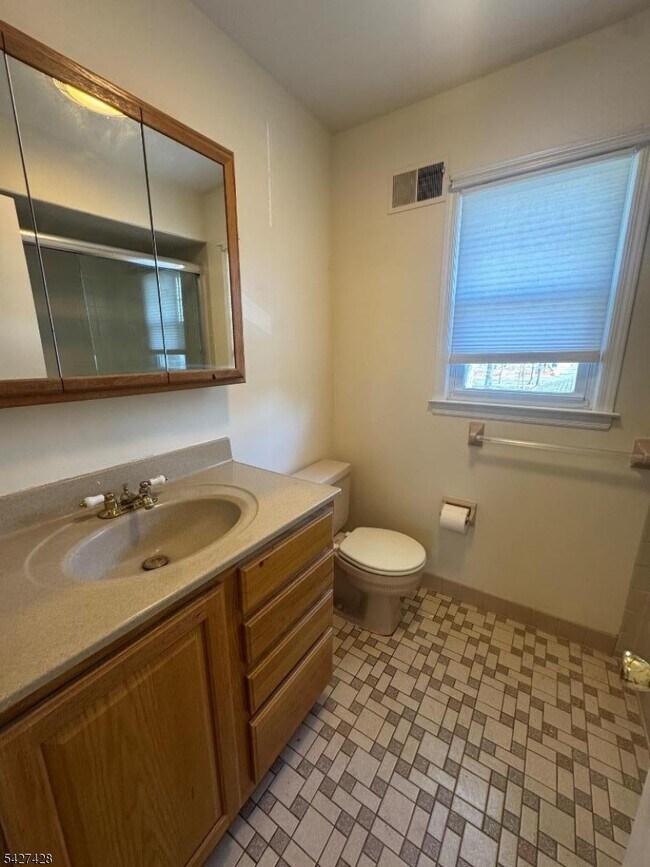 Building Photo - 29 Aubrey St