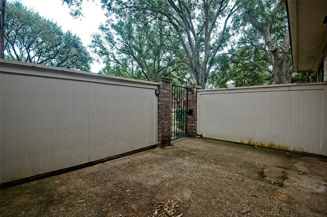 Building Photo - 2711 Grants Lake Blvd