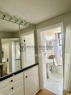 Building Photo - 1108 Kanawha Blvd E