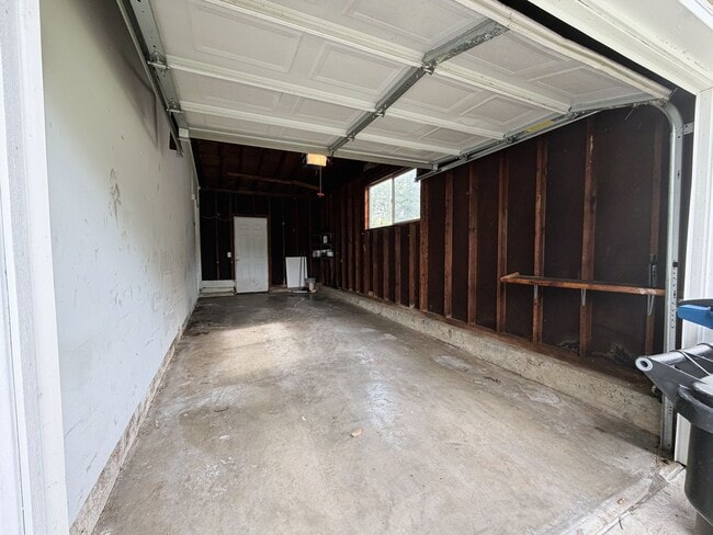 Building Photo - Spacious 3 Bedroom Rental - Ready for Immediate Move-in!