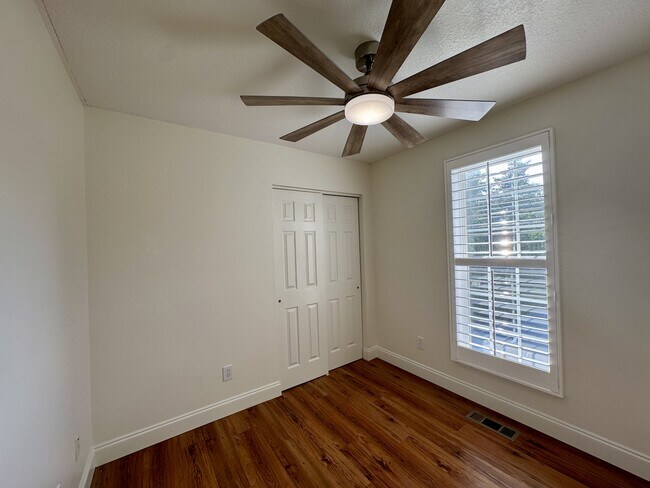 Building Photo - 220 Konawa Ln