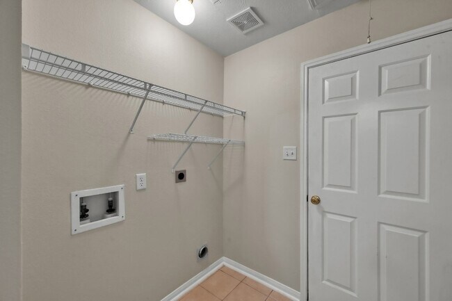 Building Photo - 319 Cape Conroe Dr