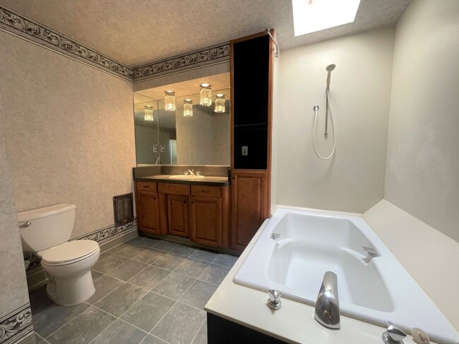 Building Photo - Charming Midtown Ventura Home