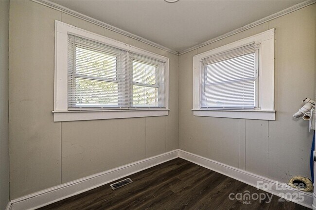 Building Photo - 411 Elizabeth Ave