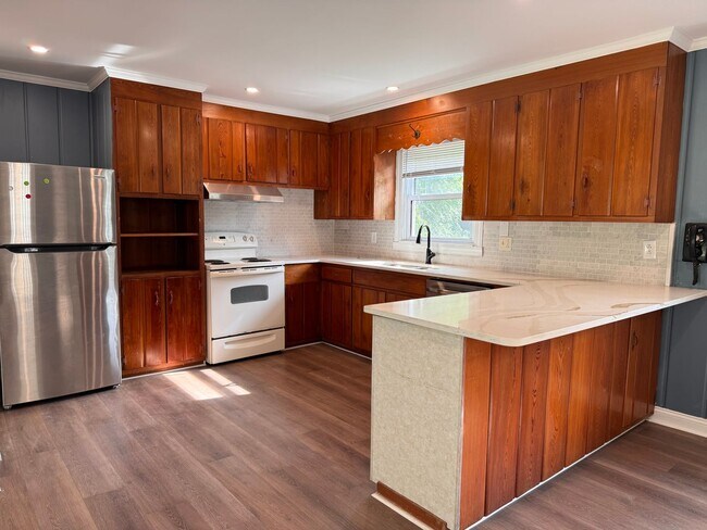 Building Photo - 3BR 1.5BA Brick Ranch in Lexington