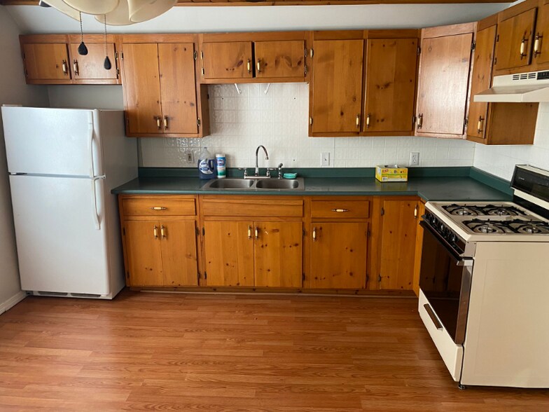 Building Photo - 166 Newland Ave