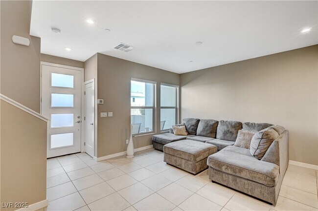 Building Photo - 9864 Kings Glen St