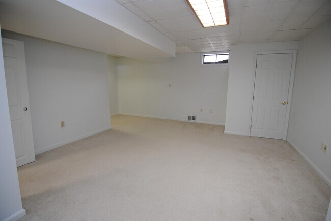 Building Photo - 5 Cadogan Way