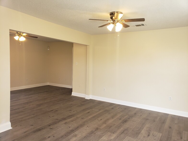Building Photo - 1220 Thayer St