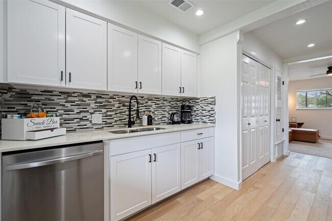 Building Photo - 4904 Hawk Cove