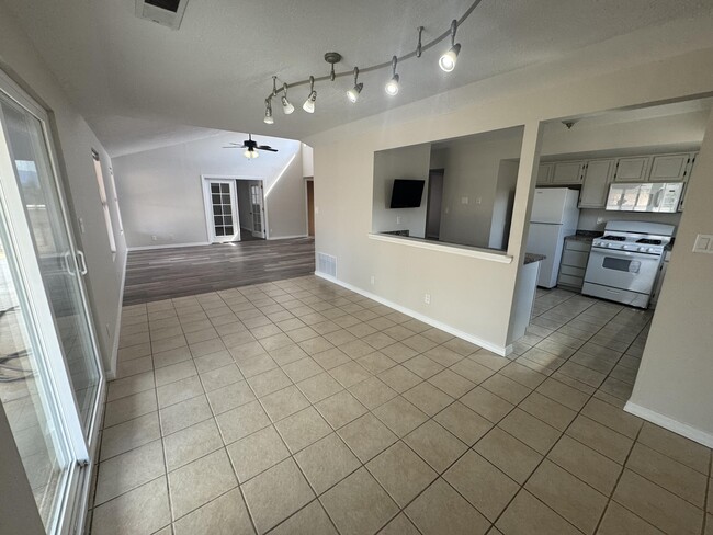 Building Photo - 4765 Limestone Dr NE