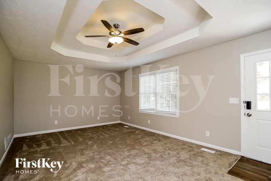 Building Photo - 127 McWhirter Pl