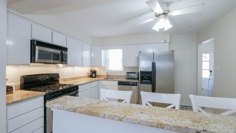 Building Photo - 6903 Ventnor Ave