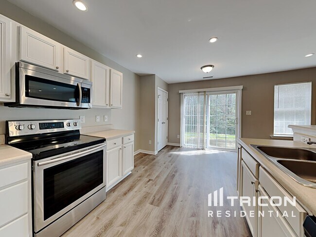 Building Photo - 4424 River Edge Dr