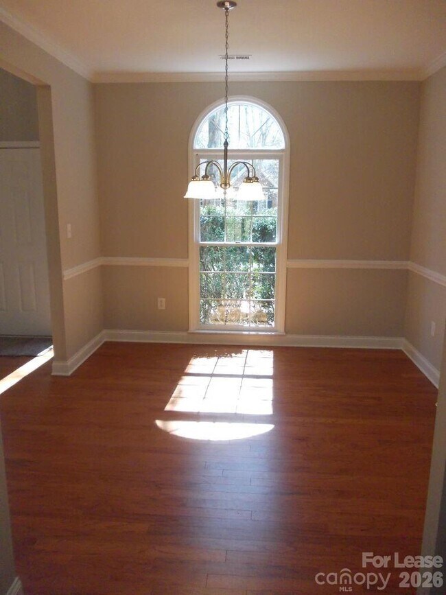 Building Photo - 6223 Hickory Cove Ln