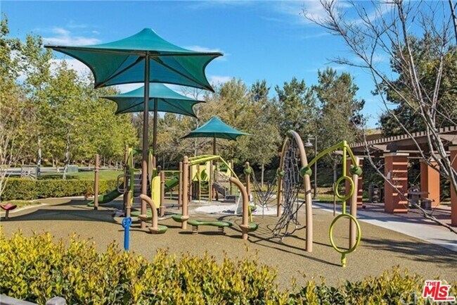 Building Photo - 72 Capricorn