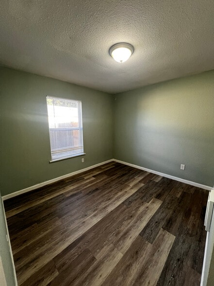 Building Photo - 122 S National Ave