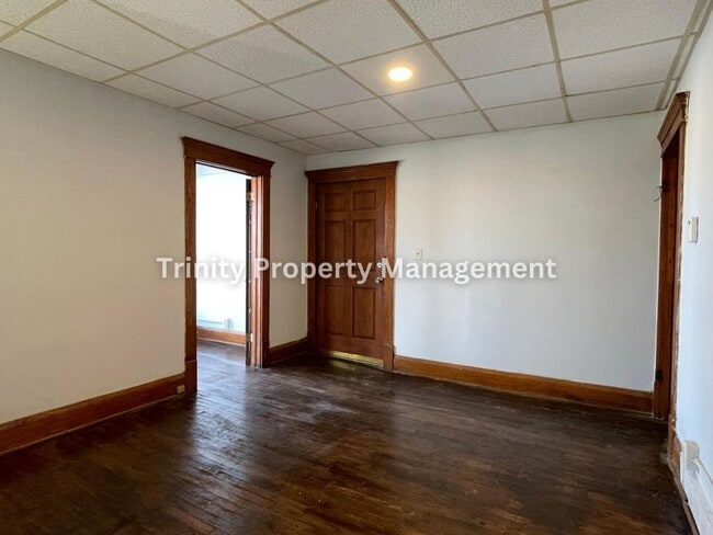 Building Photo - 103 Grove Ave