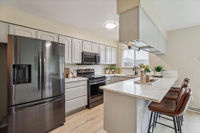 Building Photo - Pet-friendly 2 bed/2.5 bath Lakewood townhome - Available Now!