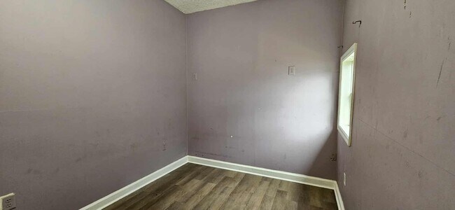 Building Photo - 205 - 205A
