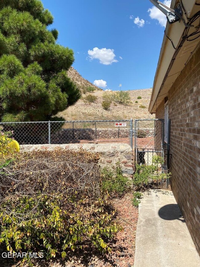 Building Photo - 7641 Paiute Way