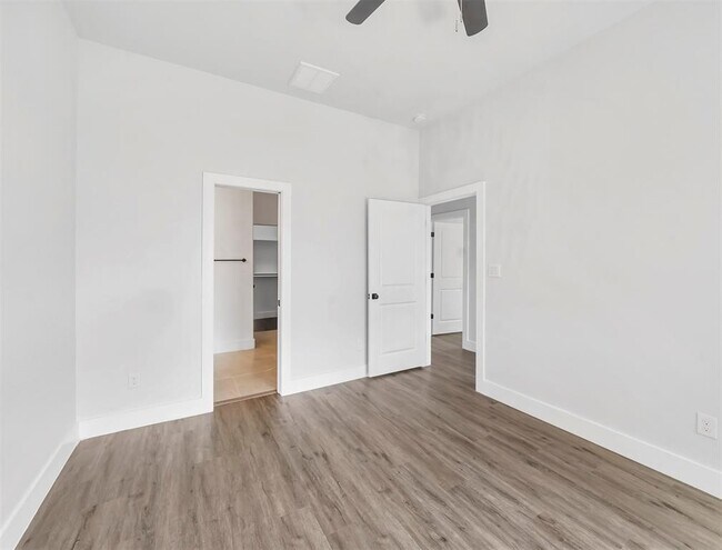 Building Photo - 4818 Paula St