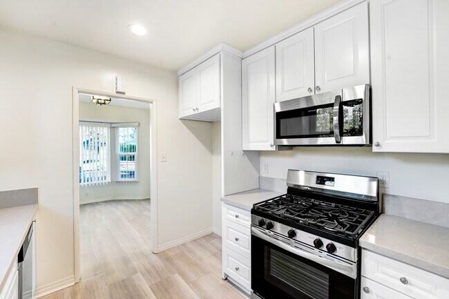 Building Photo - 5107 Enfield Ave