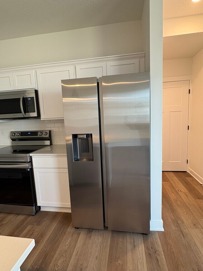 Building Photo - 230 Nw Waverly Dr